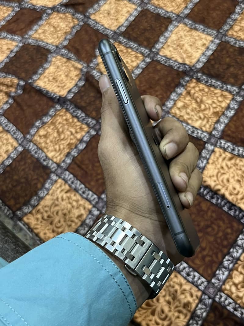 Apple iPhone 11 JV 4