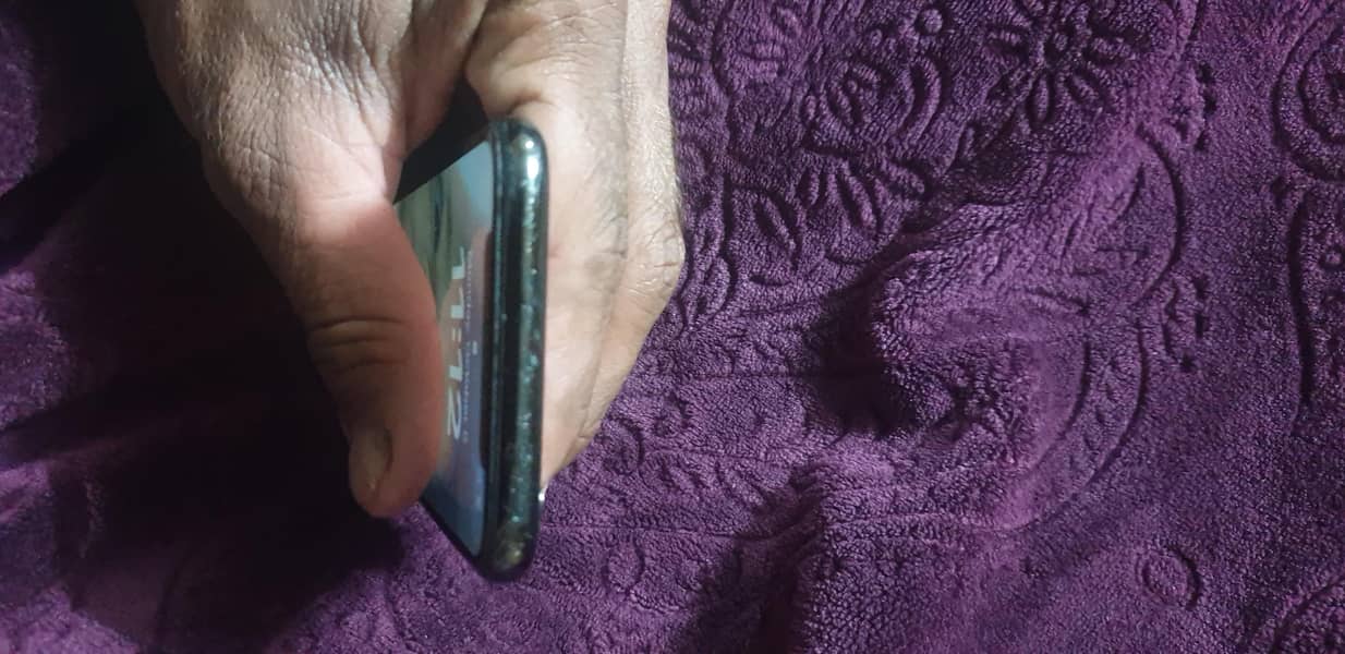 Apple iPhone X 3