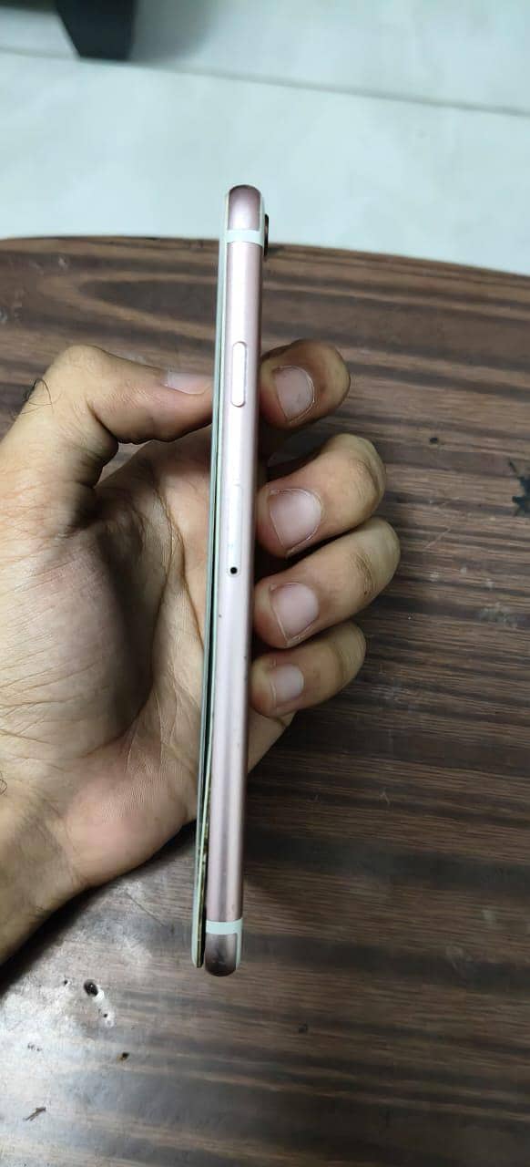Apple iPhone 6S 4