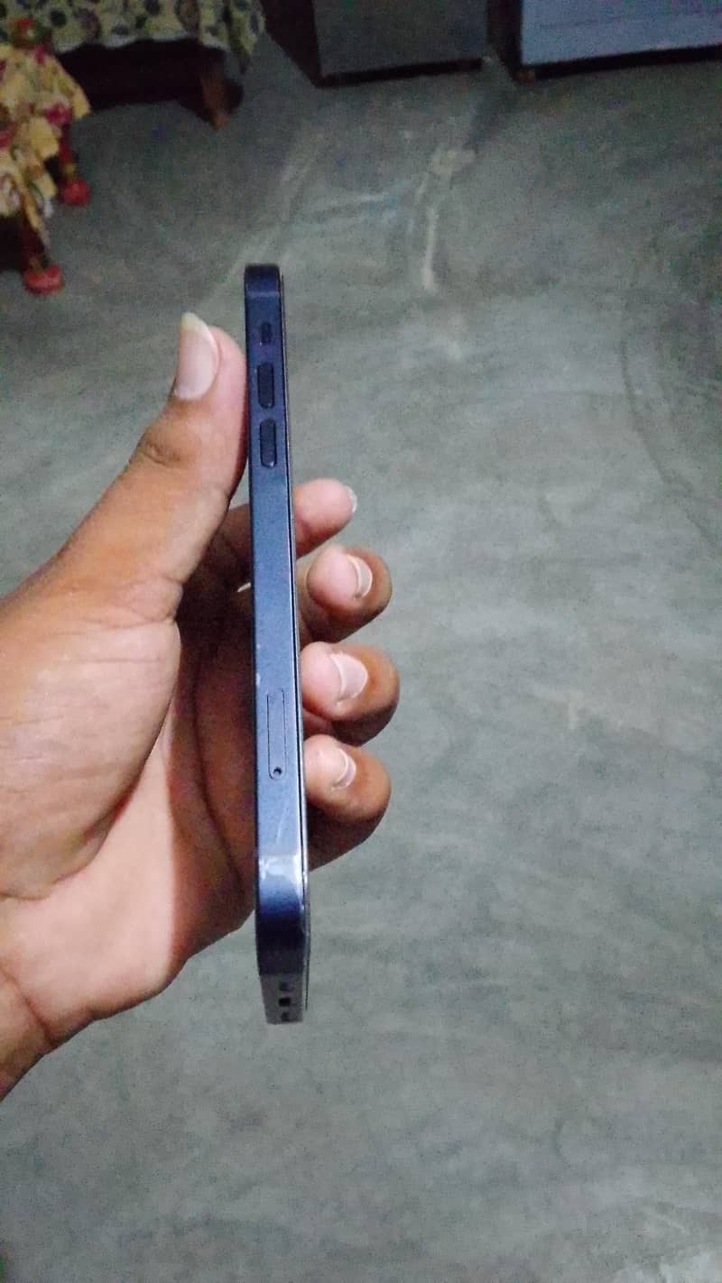 Apple iPhone 12 1