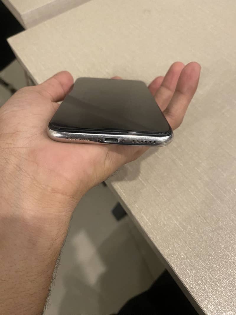 Apple iPhone X 3