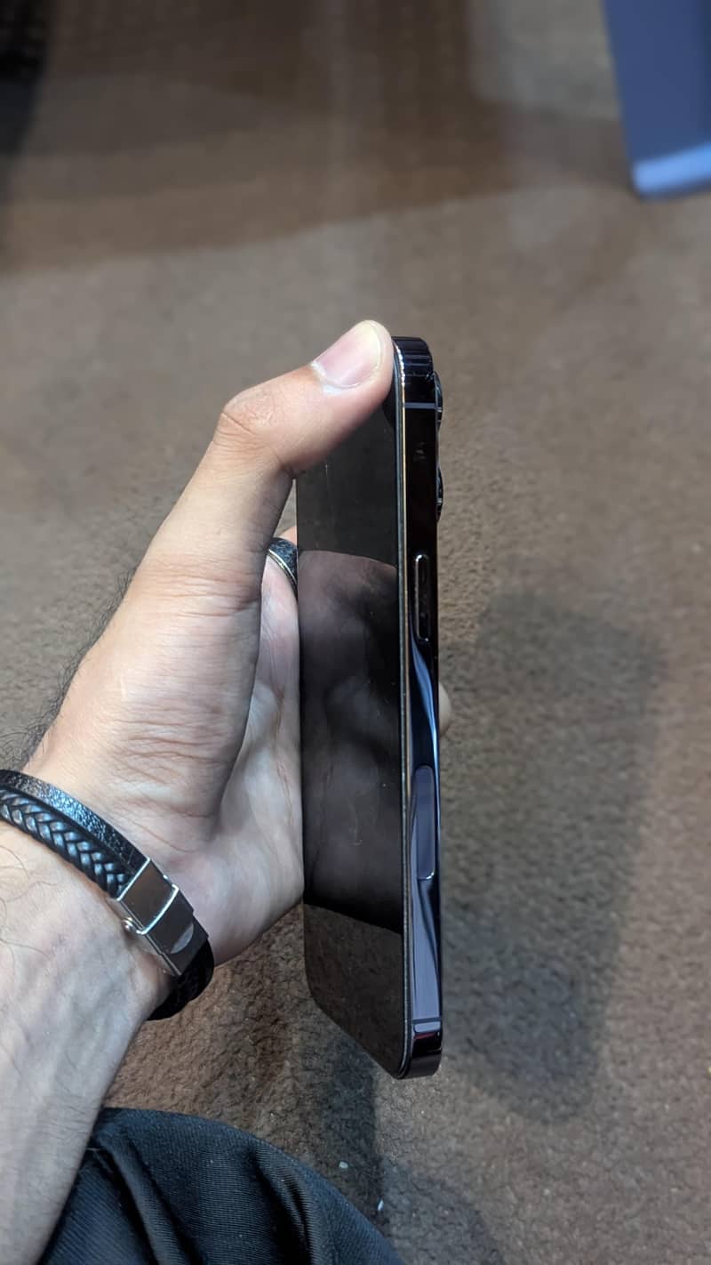 Apple iPhone 14 Pro Max 3