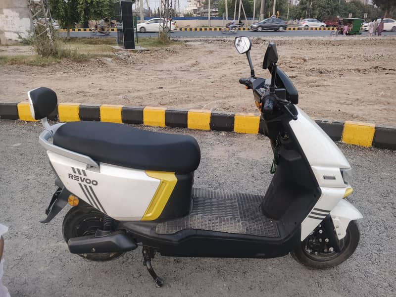 Revoo A12 EV 2