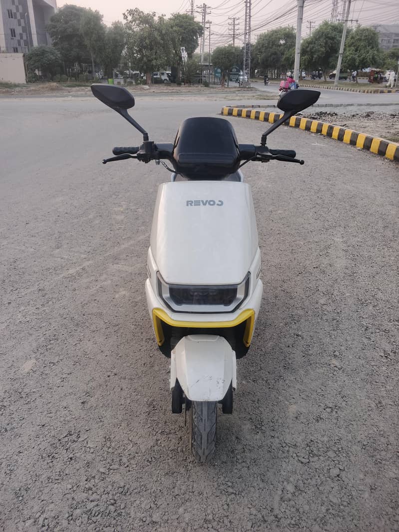 Revoo A12 EV 3