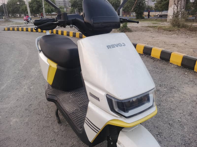 Revoo A12 EV 7