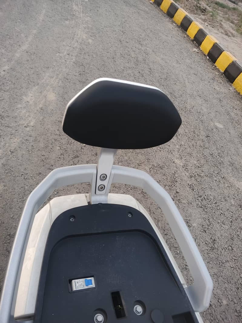 Revoo A12 EV 14