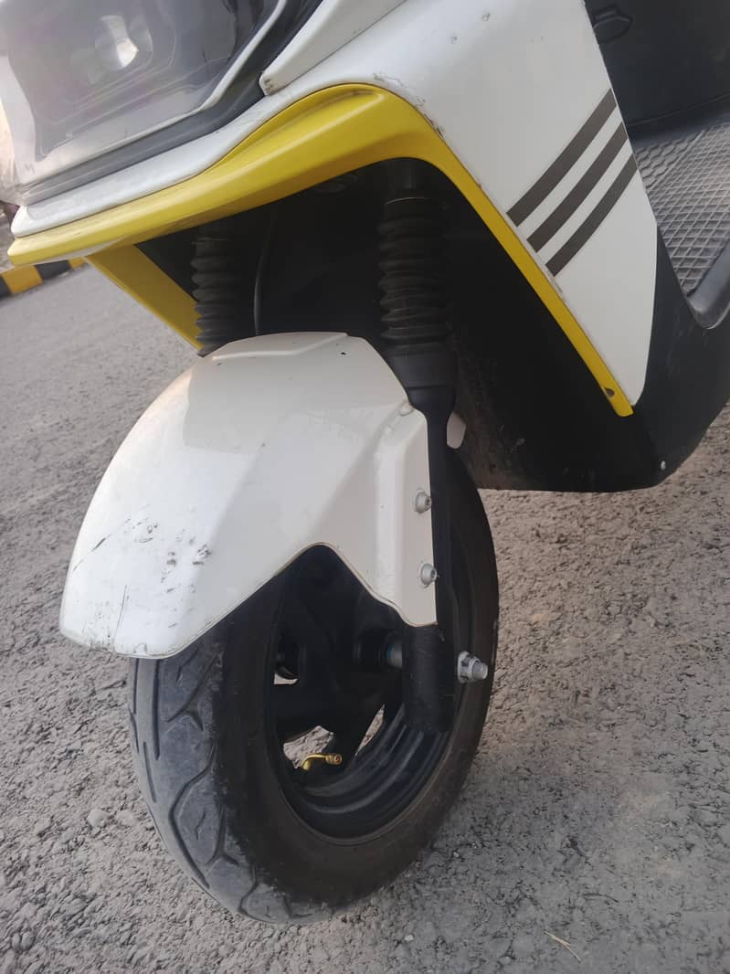 Revoo A12 EV 15