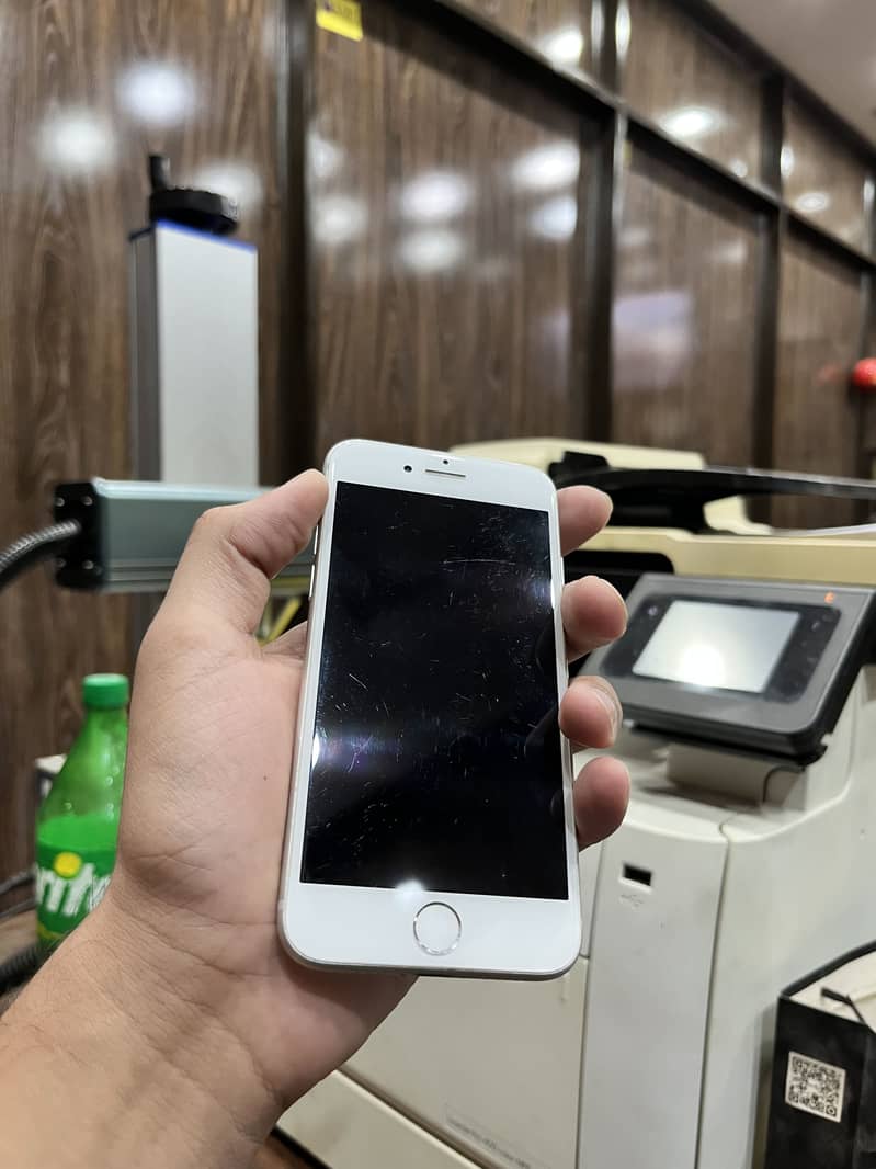 Apple iPhone 8 3