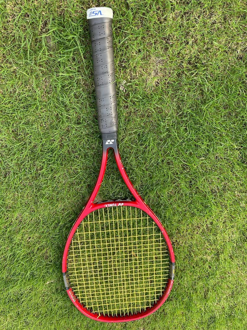 Tennis racket 0