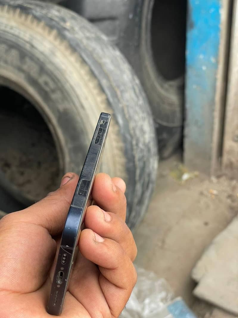 Apple iPhone 12 2