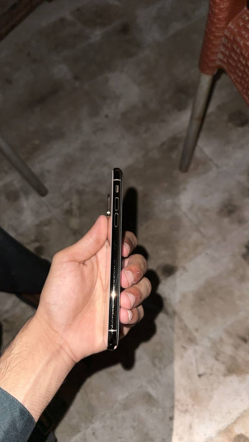 Apple iPhone XS 5