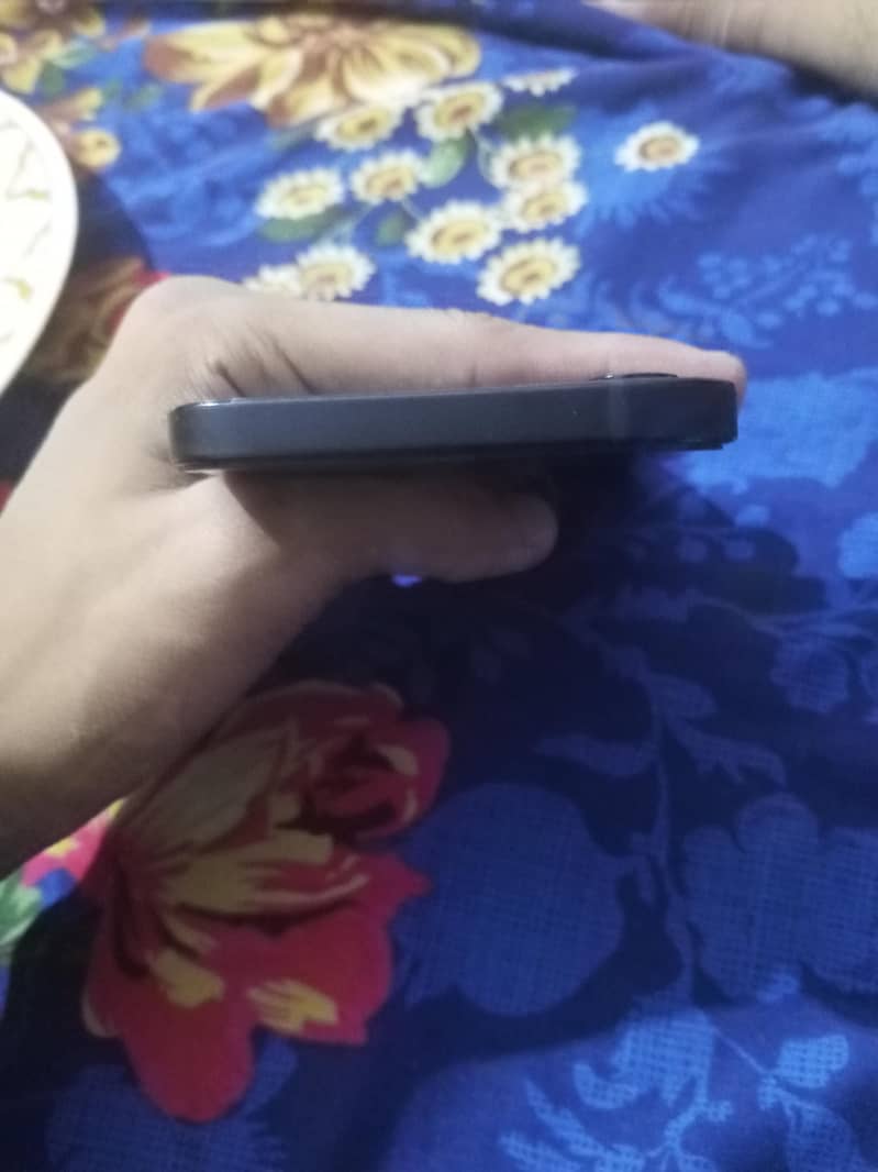 Apple iPhone 12 4