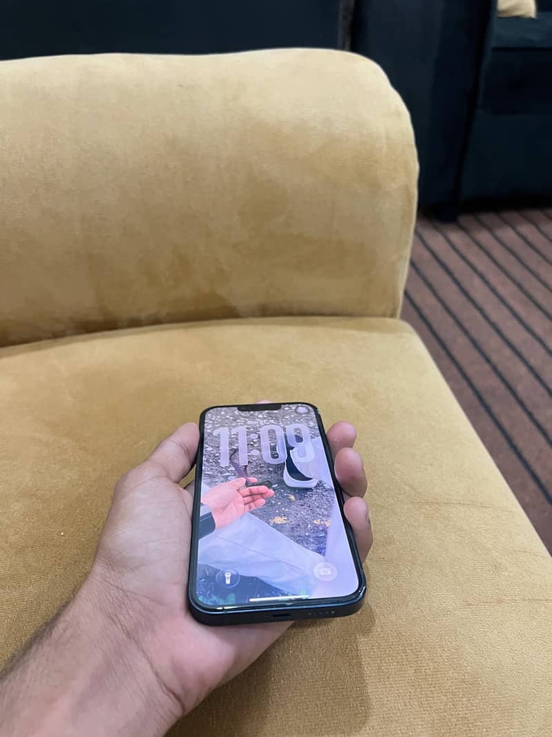 Apple iPhone 13 2