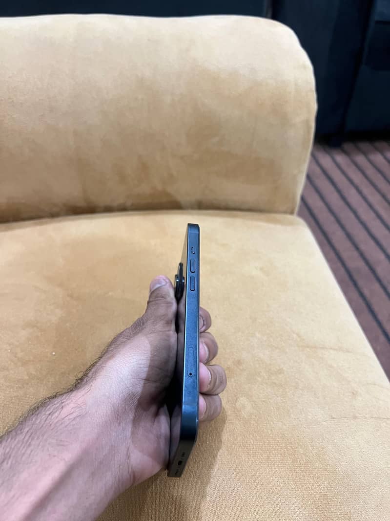 Apple iPhone 13 3