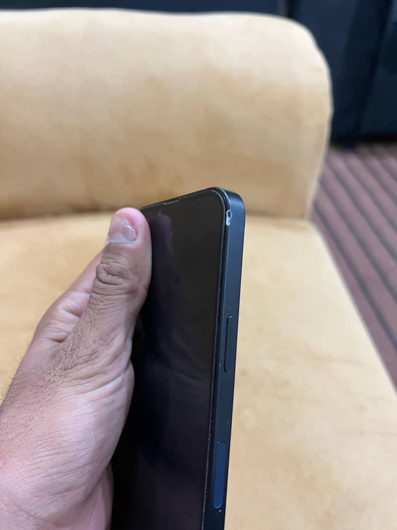 Apple iPhone 13 4