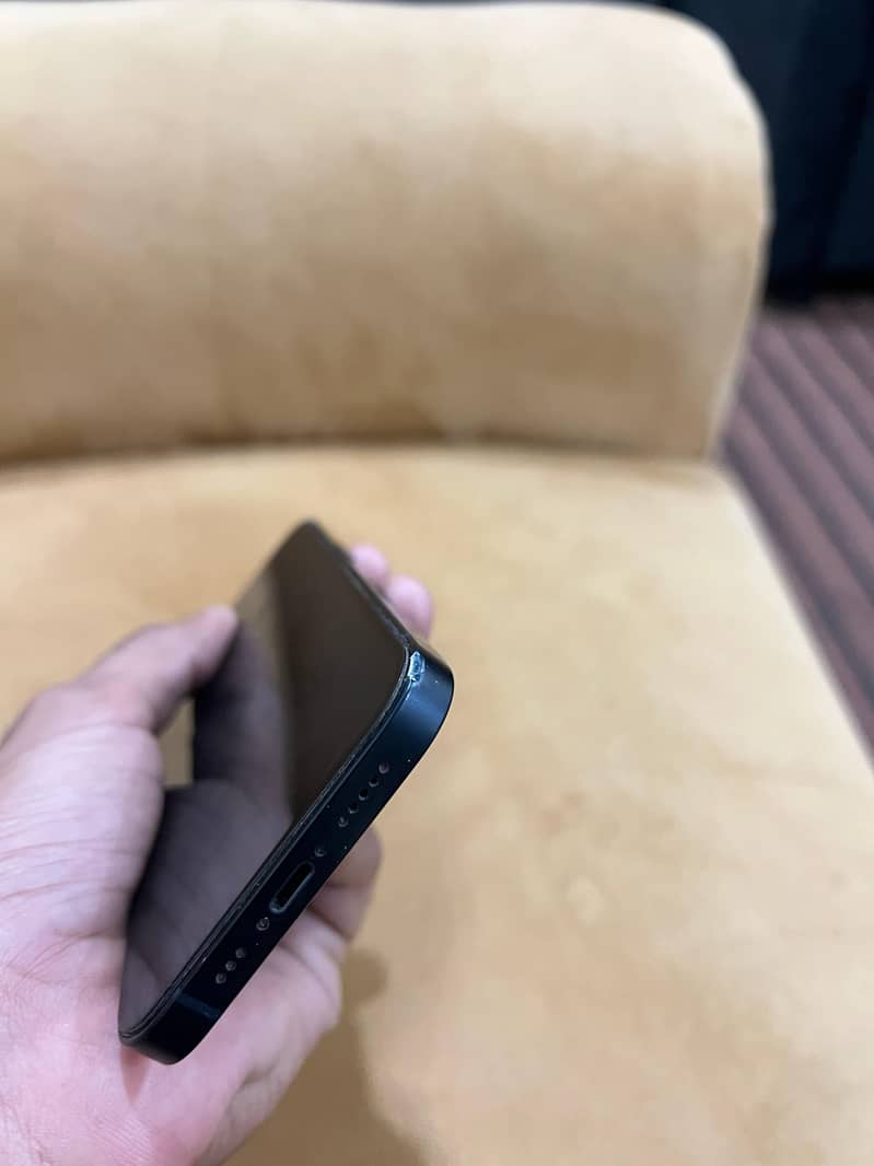 Apple iPhone 13 5