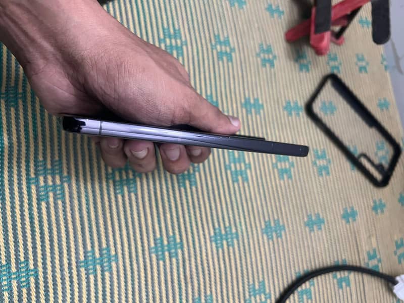 Samsung Mobile S22 Plus 1