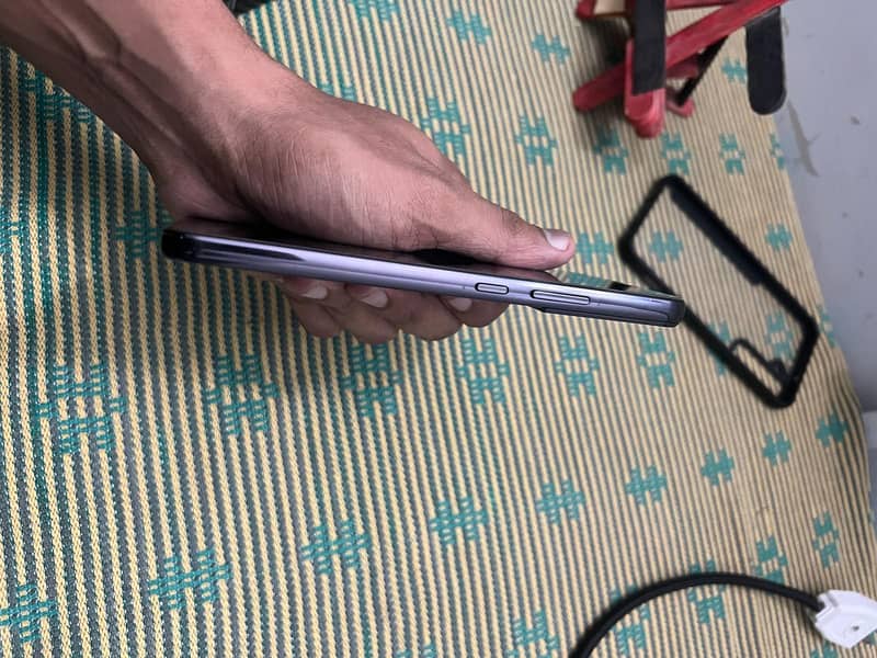 Samsung Mobile S22 Plus 2