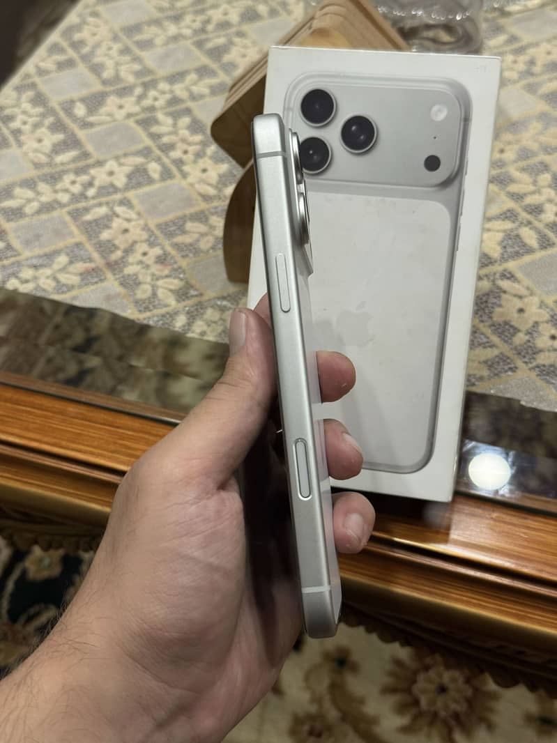 Apple iPhone 17 Pro Max 1