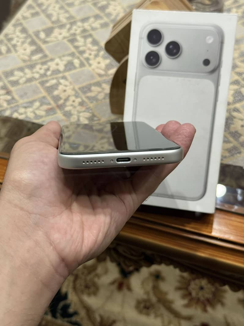 Apple iPhone 17 Pro Max 7