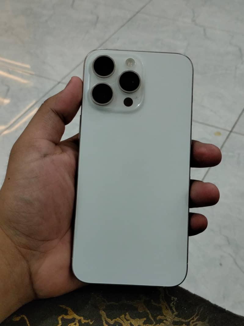 Apple iPhone 15 Pro Max 0