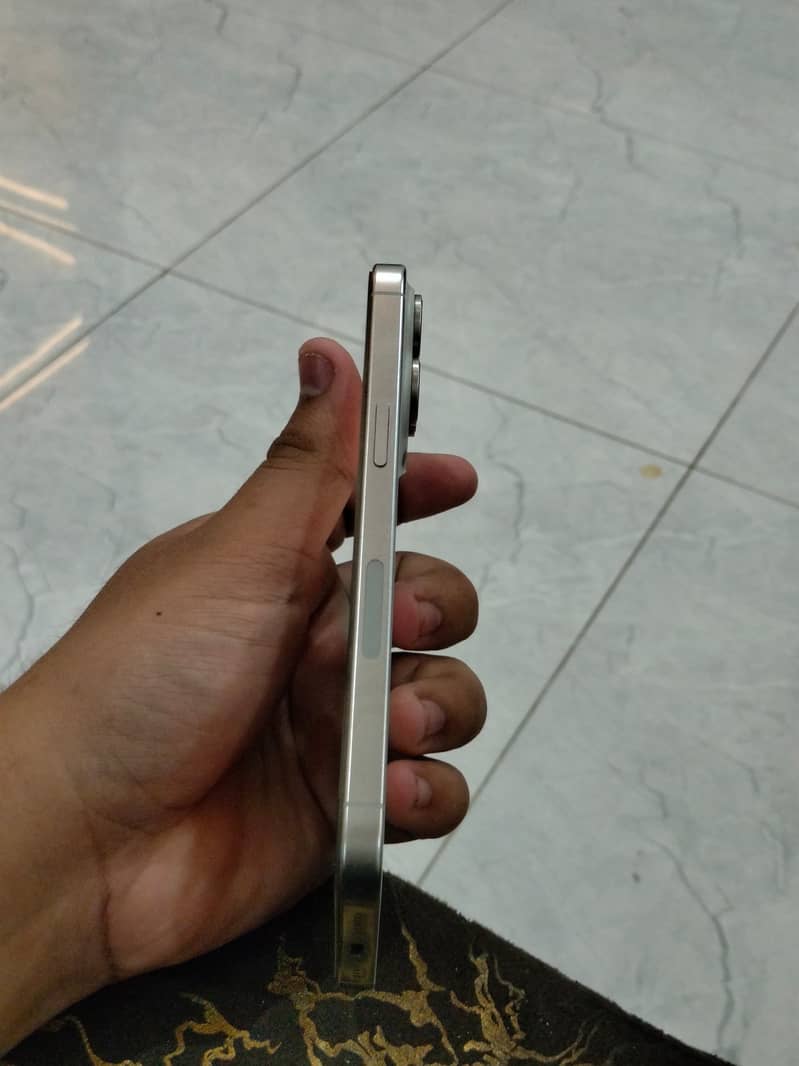Apple iPhone 15 Pro Max 1