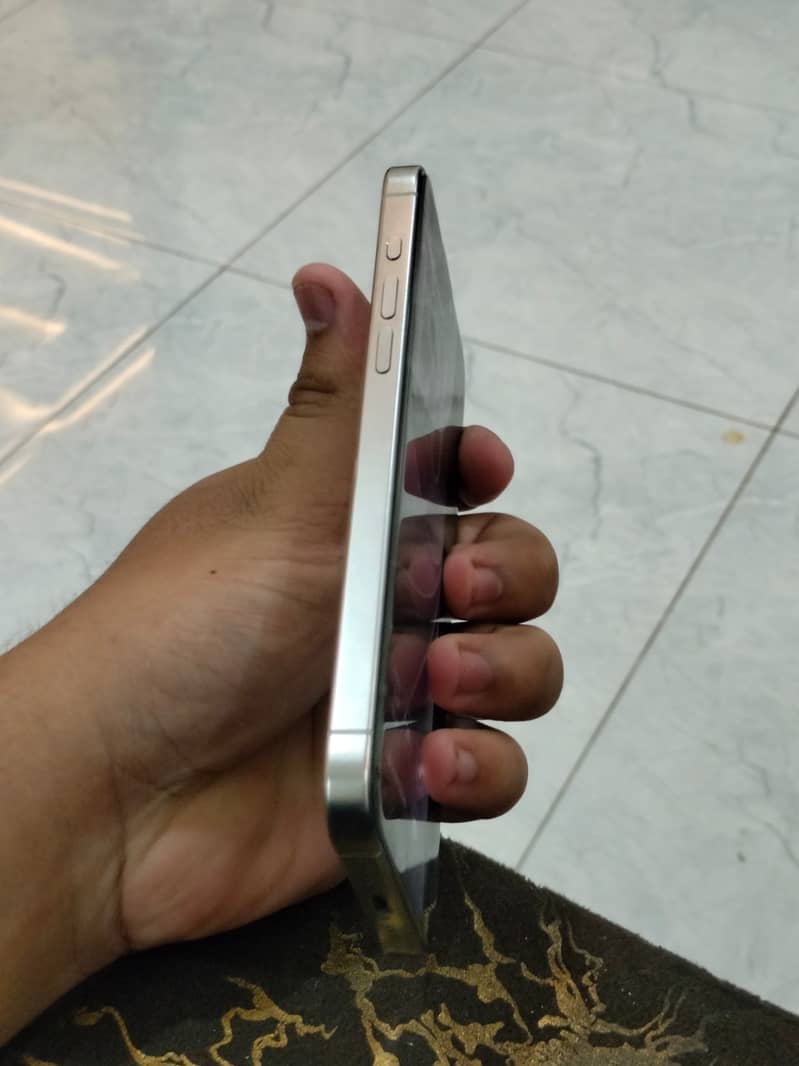 Apple iPhone 15 Pro Max 3
