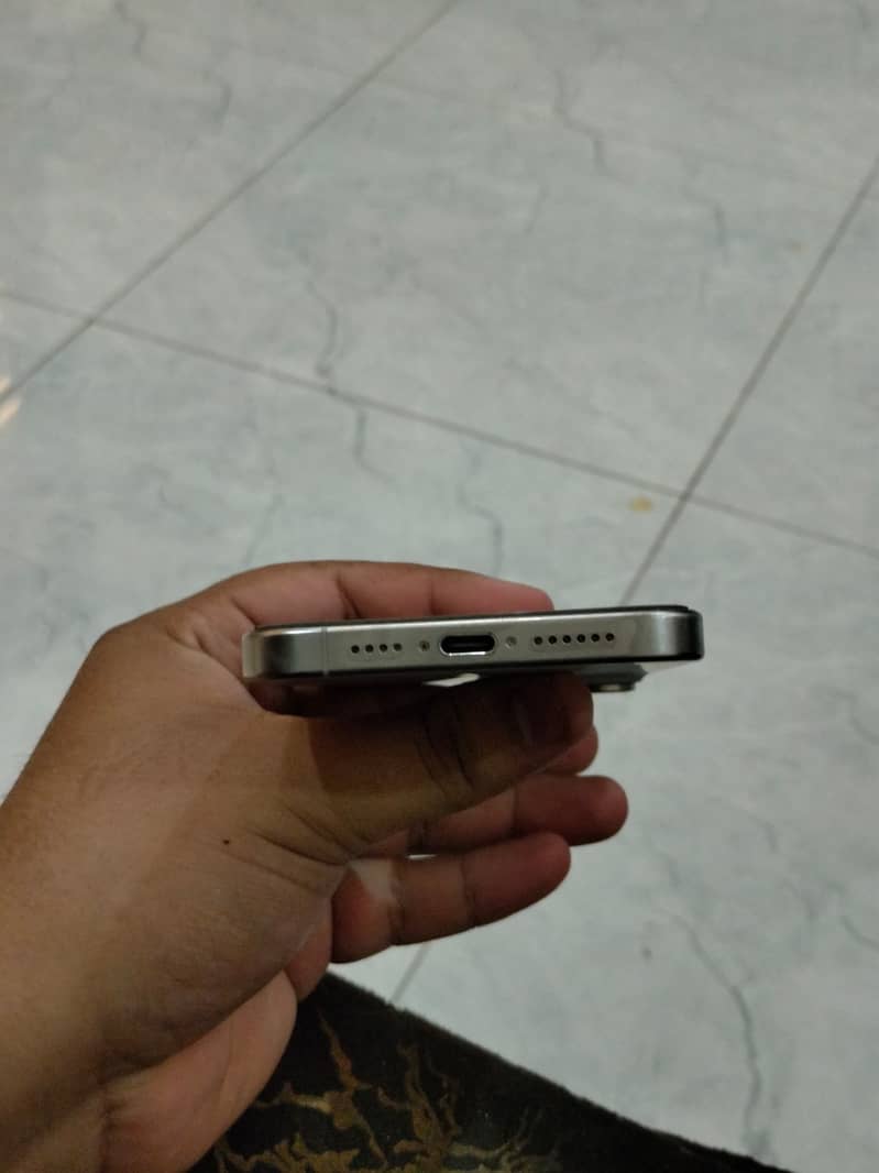 Apple iPhone 15 Pro Max 5