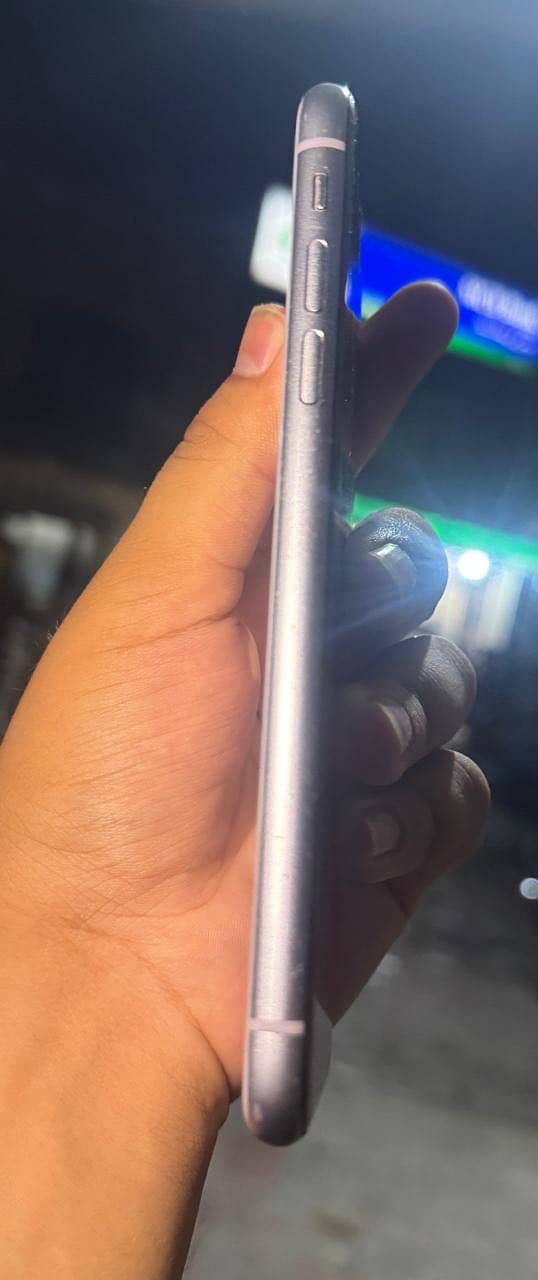 Apple iPhone 11 3