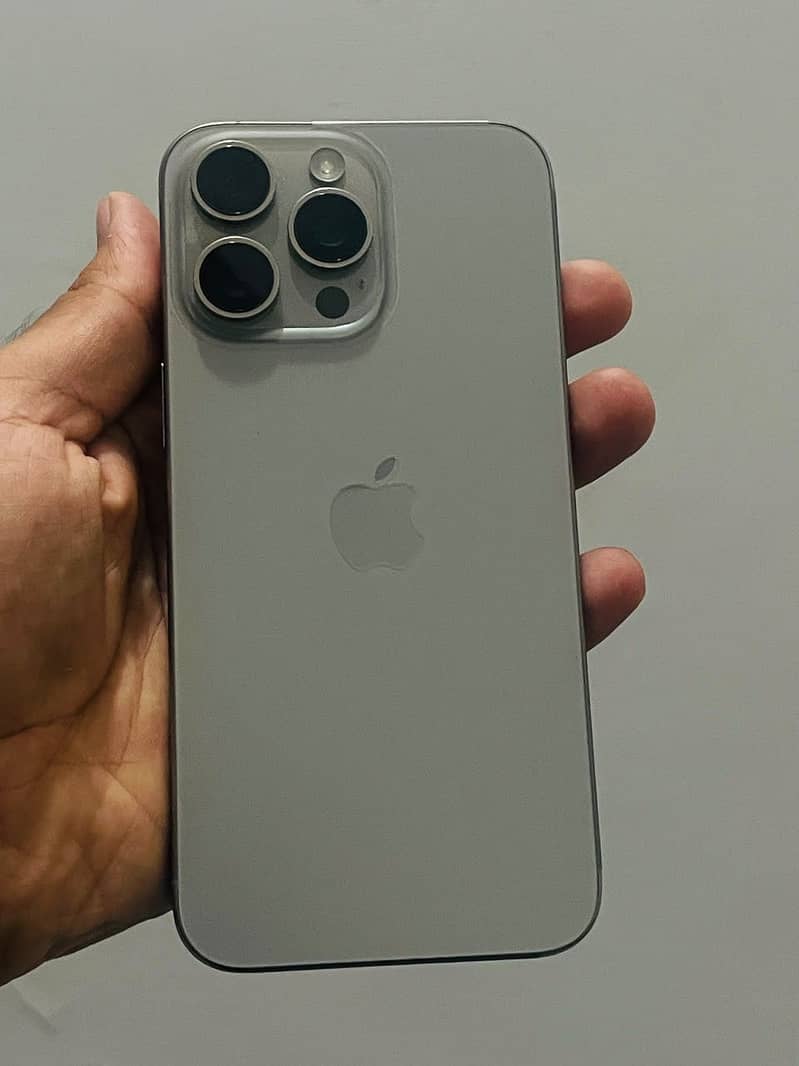 Apple iPhone 15 Pro Max 0