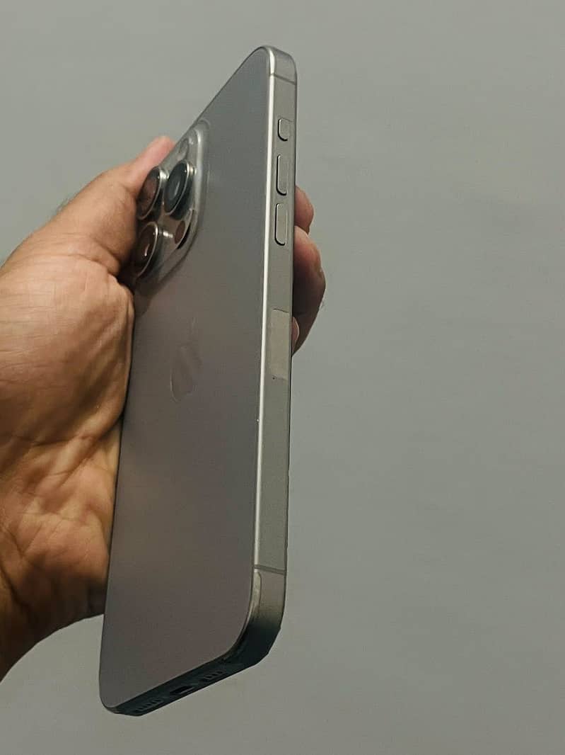 Apple iPhone 15 Pro Max 1
