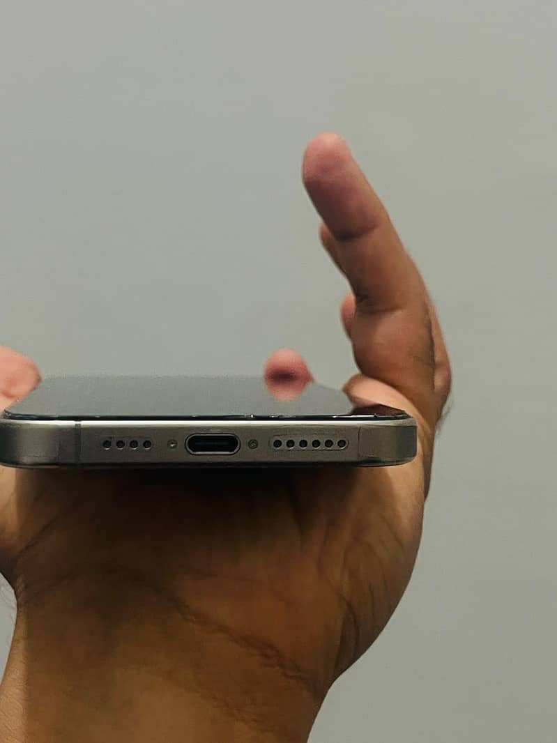Apple iPhone 15 Pro Max 3
