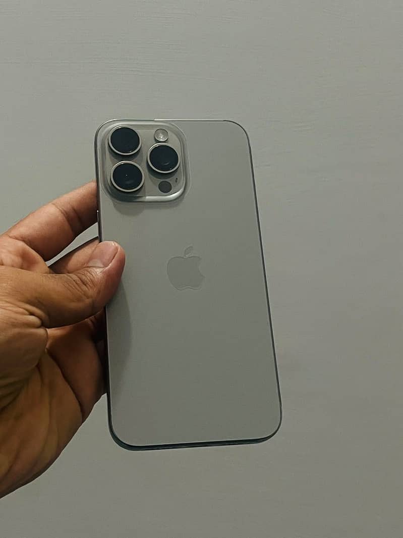 Apple iPhone 15 Pro Max 5