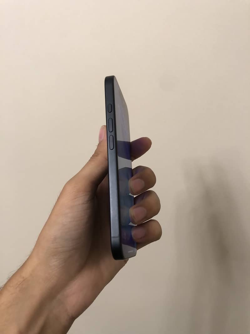 Apple iPhone 16 2