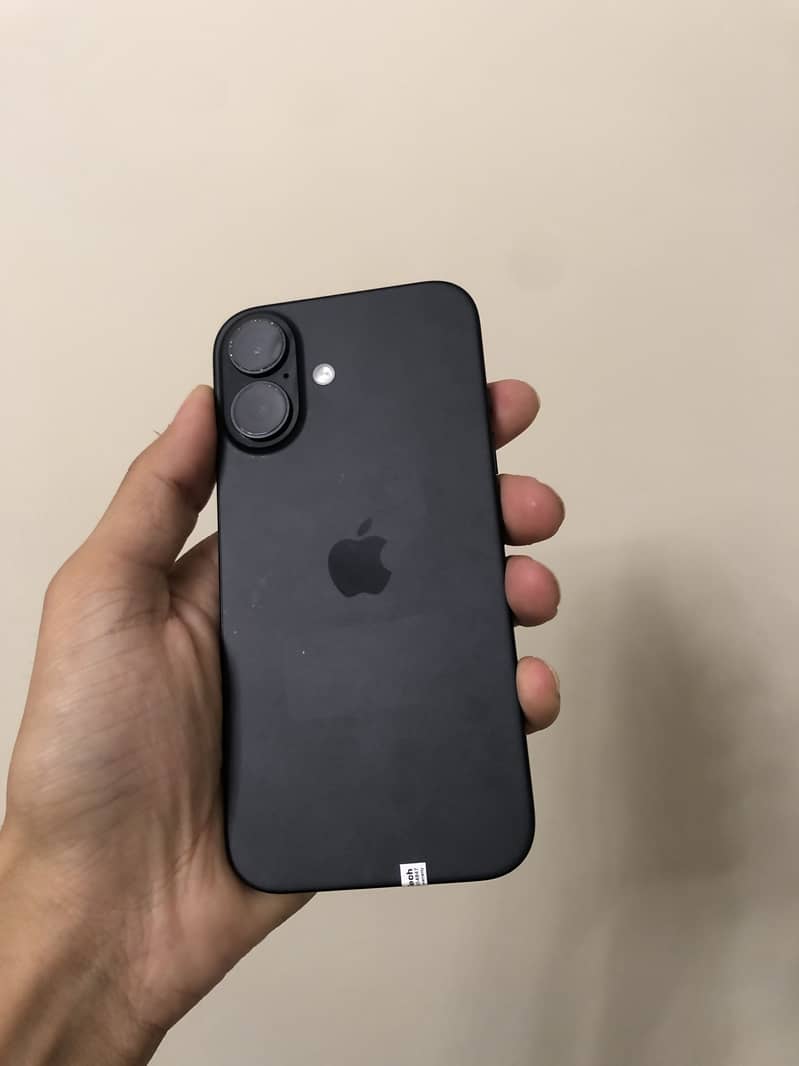 Apple iPhone 16 4