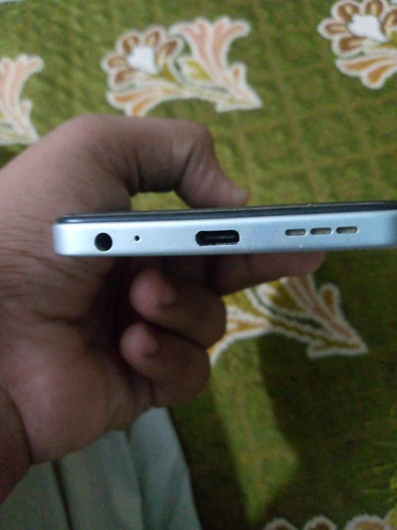 TECNO SPARK GO 2 4