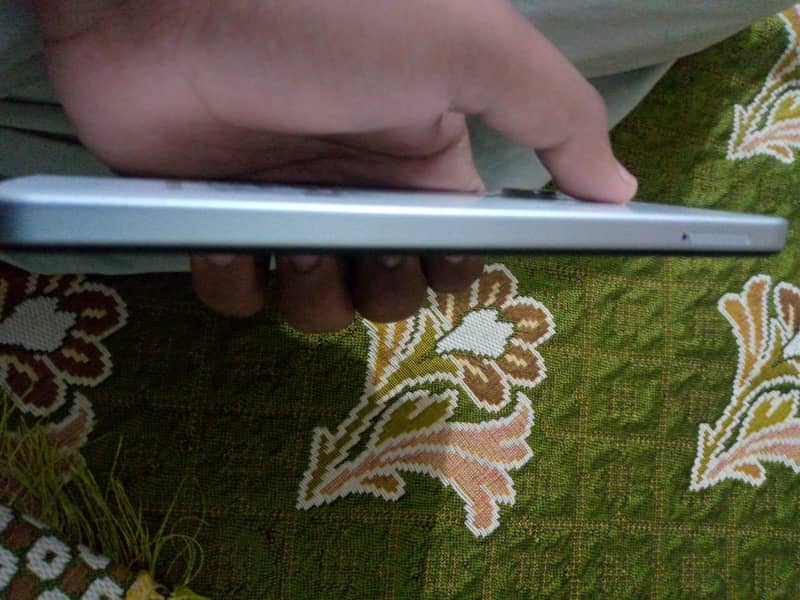 TECNO SPARK GO 2 5