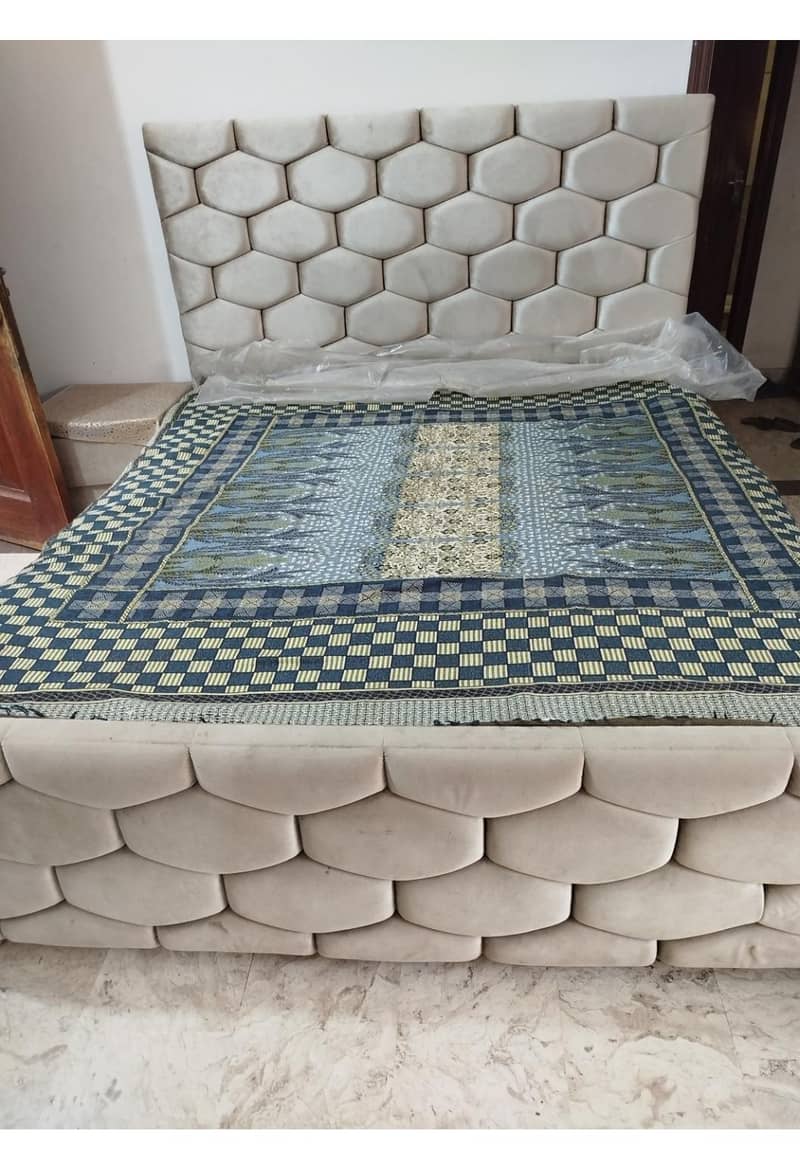 Bed With Dressing Side Table For Slae 2