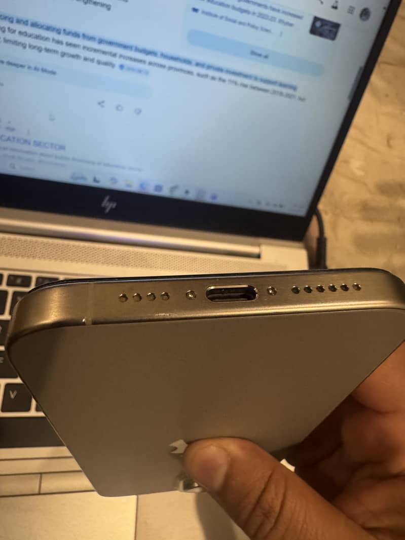 Apple iPhone 15 Pro Max 2