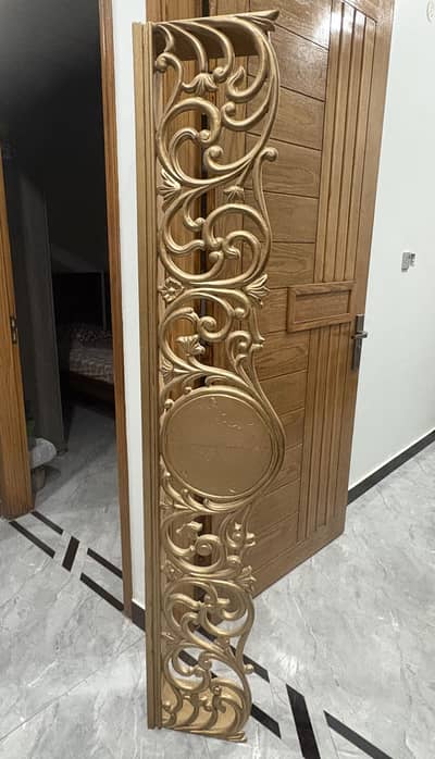 Almost new curtain with decoartion(Crown) on top