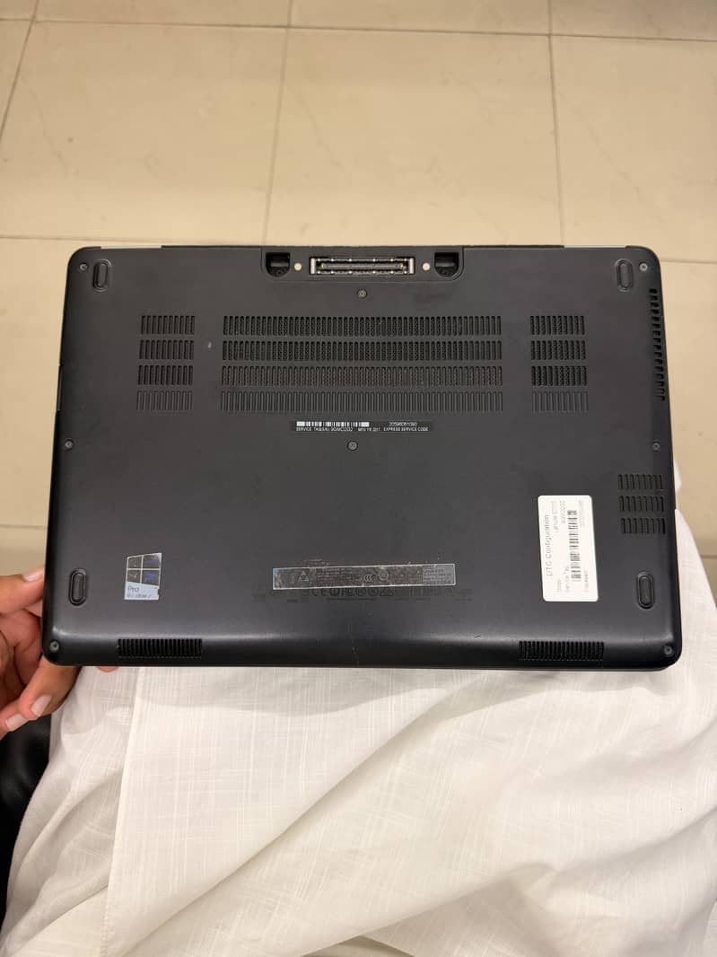 Dell Latitude E7270 1