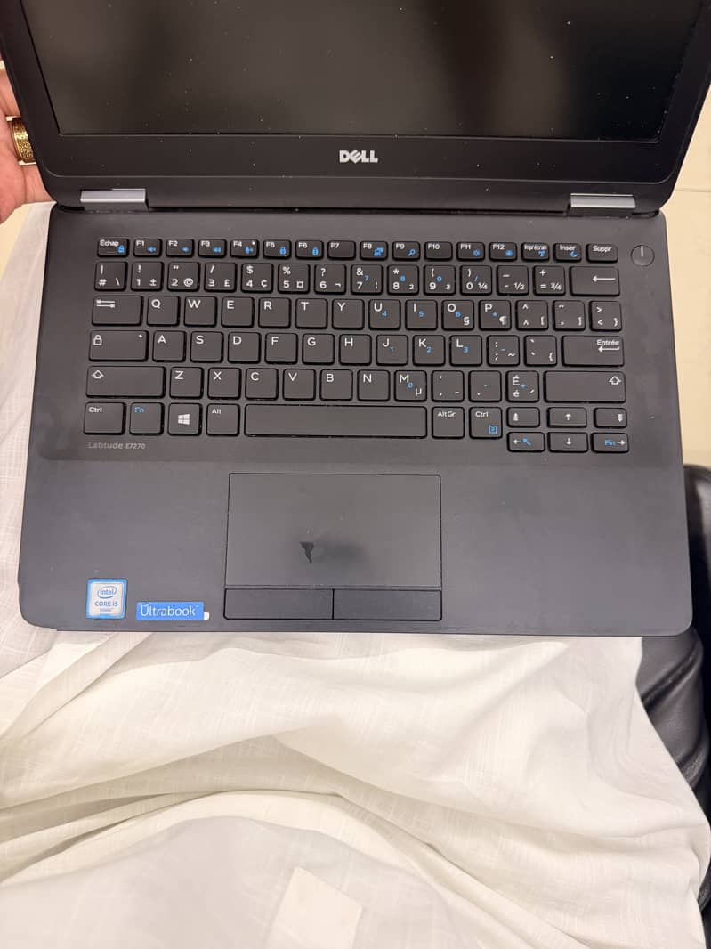 Dell Latitude E7270 4