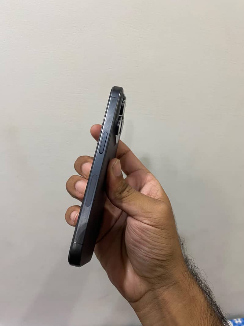 Apple iPhone 15 Pro 2