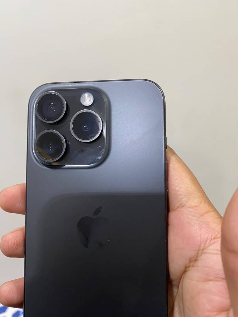 Apple iPhone 15 Pro 4