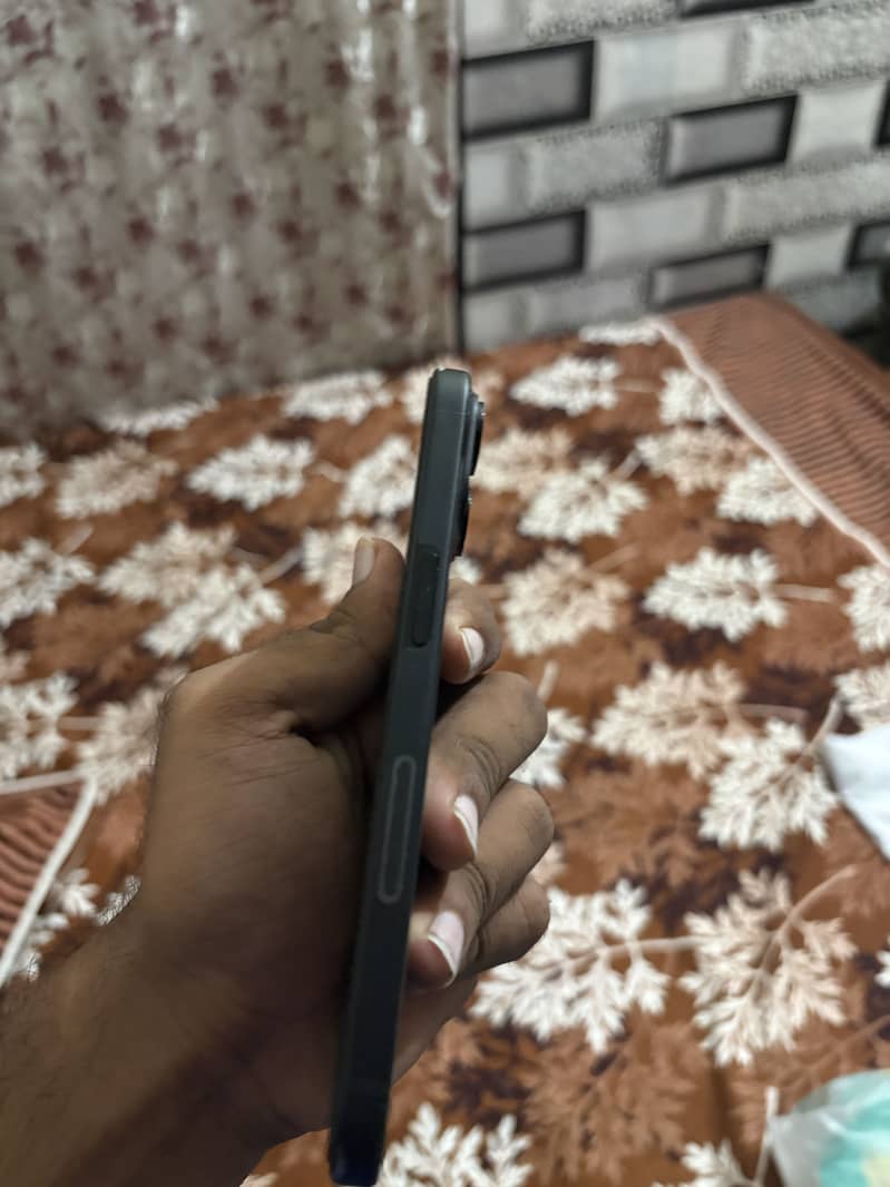 Apple iPhone 15 3