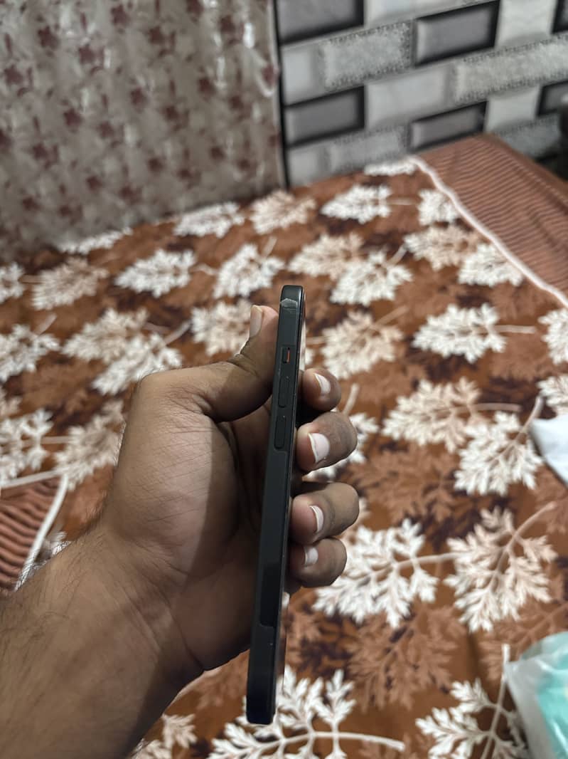 Apple iPhone 15 6