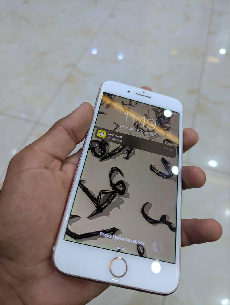 Apple iPhone 7 Plus 2