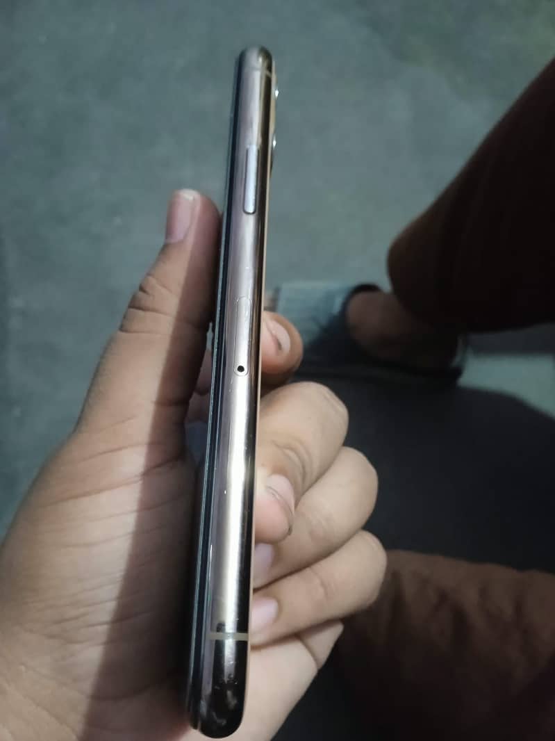 Apple iPhone 11 Pro 1