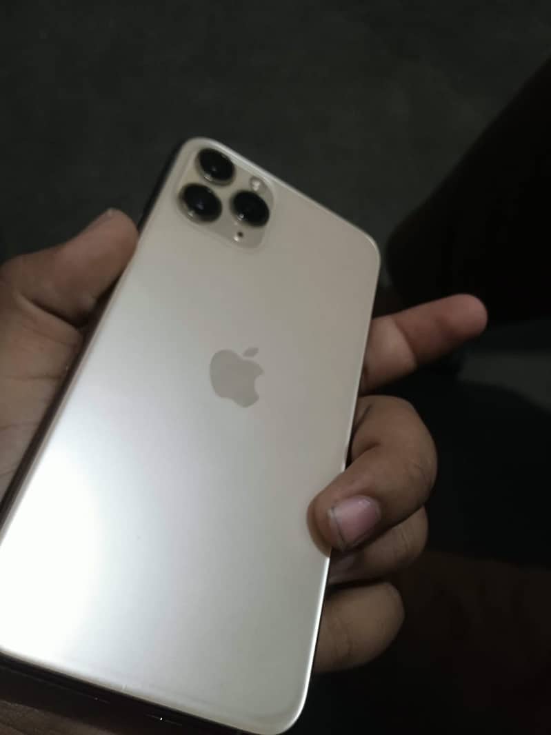 Apple iPhone 11 Pro 4