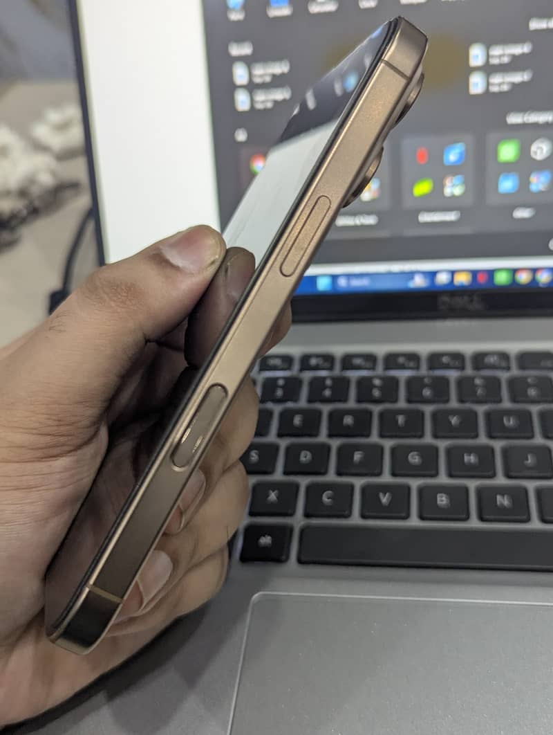 Apple iPhone 16 Pro 1